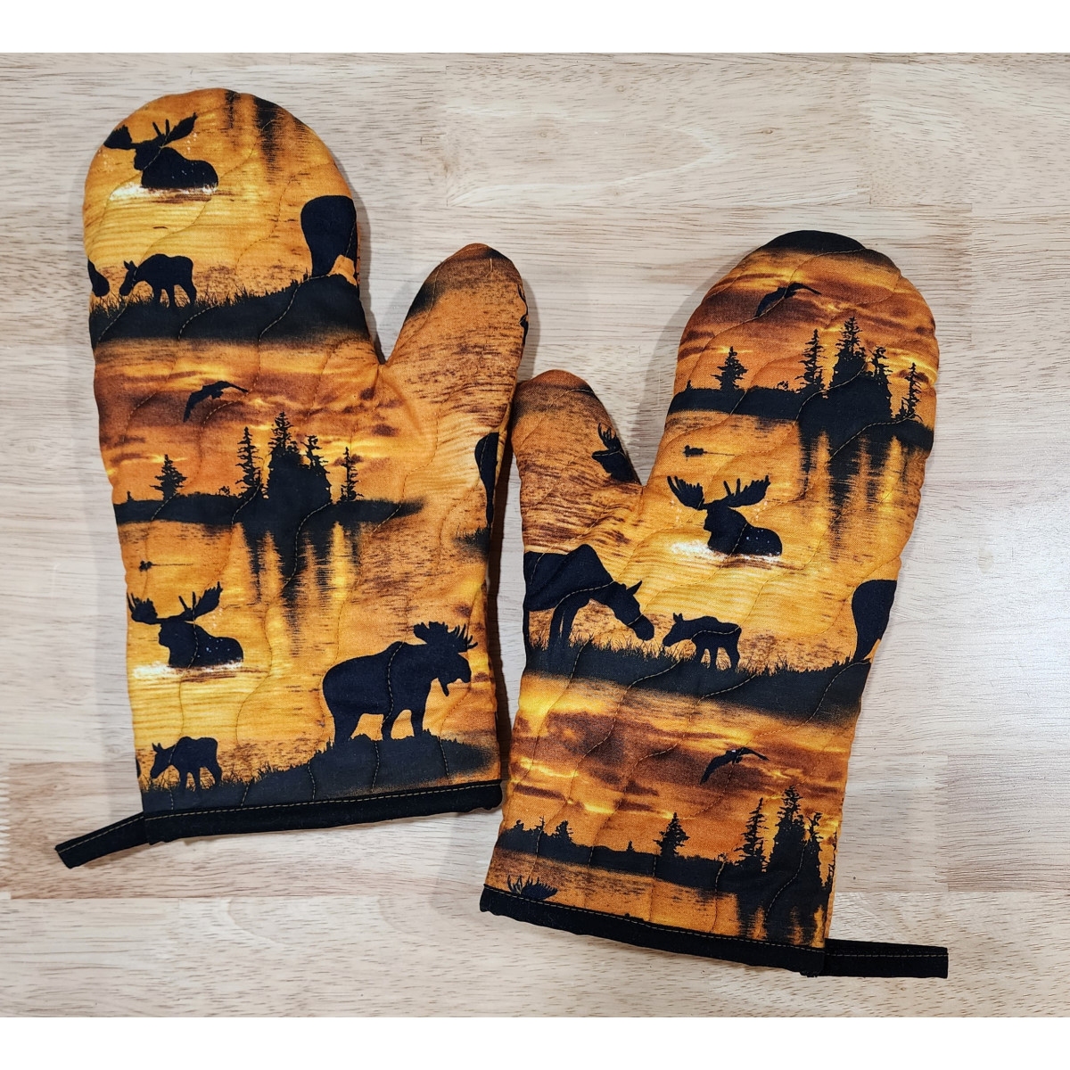 Maine Moose Scene Quilted Oven Mitts